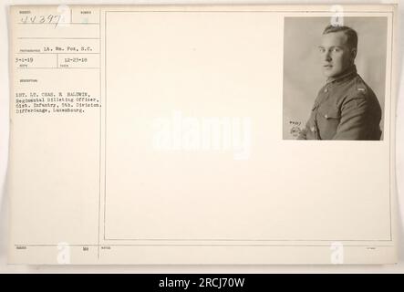 1st Lt Chas. R. Baldwin, officier de cantonnement régimentaire de la 61e infanterie, 5e division, est vu sur cette photographie prise à Differdange, Luxembourg. La photo a été prise le 1 mars 1919 par le lieutenant Wm. Fox et a été publié le 23 décembre 1918, sous le numéro 44397. Banque D'Images