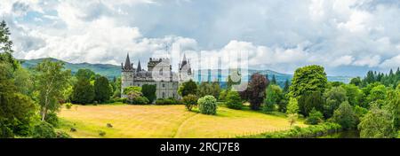 Panorama du château d'Inveraray, Clan Campbell, Loch Fyne, Argyll, Écosse, ROYAUME-UNI Banque D'Images