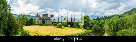 Panorama du château d'Inveraray, Clan Campbell, Loch Fyne, Argyll, Écosse, ROYAUME-UNI Banque D'Images