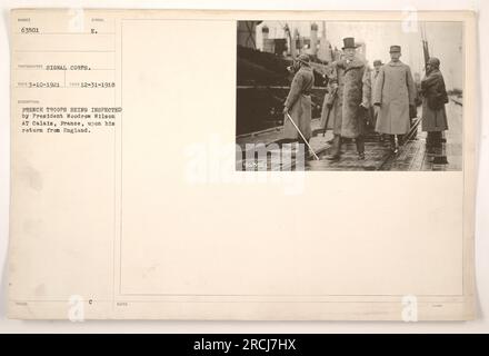 Le président Woodrow Wilson inspecte les troupes françaises à Calais, France à son retour d'Angleterre. La photo a été prise le 31 décembre 1918. Banque D'Images