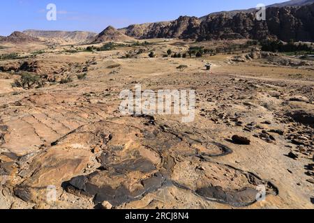 Vue sur le paysage autour de Wadi Ba'aja près de Little Petra, région Al-Sharat de Jordanie, Moyen-Orient Banque D'Images