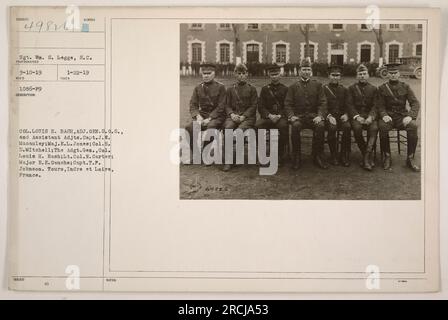 Le colonel Louis H. Bash, adjudant général, S.O.S. et son équipe d'adjudants adjoints sont vus lors d'une tournée à Tours, Indre et Loire, France. La photo comprend le capitaine J. Macauley, major E.L. Jones, colonel D. Mitchell, lieutenant-colonel N. carter, major E.E. Gauche, et le capitaine T.P. Johnson. La date de la photographie est le 3-10-19. Banque D'Images