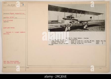 Cette photographie représente un bombardier de nuit Caproni 5, un biplan italien utilisé pendant la première Guerre mondiale Le Caproni 5 avait une envergure de 76 pieds et 10 pouces et était équipé de trois moteurs PIAT produisant 290 chevaux. Il avait une endurance de 4 heures et 30 minutes, un taux de montée de 13 minutes et 33 secondes à 6 500 pieds, une vitesse de 96,3 milles à 6 500 pieds, un plafond de 21 300 pieds et une charge utile de 661 livres L'équipage était composé de trois membres et l'avion était armé de quatre canons. Banque D'Images