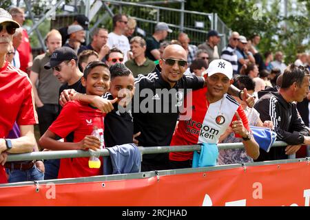 Barendrecht, pays-Bas. 15 juillet 2023. BARENDRECHT, PAYS-BAS - JUILLET 15 : supporters lors du match amical de pré-saison entre Feyenoord et Union Saint-Gilloise au Sportpark Smitshoek le 15 juillet 2023 à Barendrecht, pays-Bas (photo Hans van der Valk/Orange Pictures) crédit : Orange pics BV/Alamy Live News Banque D'Images