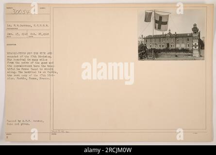 'Photographie prise le 26 octobre 1918, montre le quartier général de l'hôpital de la 27e Division à Corbie, somme, France. Le lieutenant E. N. Jackson, S.C.S.C.S.R., a capturé l'image. L'hôpital est situé loin du bruit des fusils, et les convalescents peuvent profiter de promenades le long du pittoresque canal de la somme.' Banque D'Images