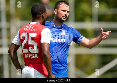 Dirkshorn, pays-Bas. 15 juillet 2023. DIRKSHORN, PAYS-BAS - JUILLET 15 : Antonio Milić de Lech Poznan fait des gestes lors du match amical de pré-saison entre AZ et Lech Poznan au V.V. Dirkshorn le 15 juillet 2023 à Dirkshorn, pays-Bas (photo de Patrick Goosen/Orange Pictures) crédit : Orange pics BV/Alamy Live News Banque D'Images