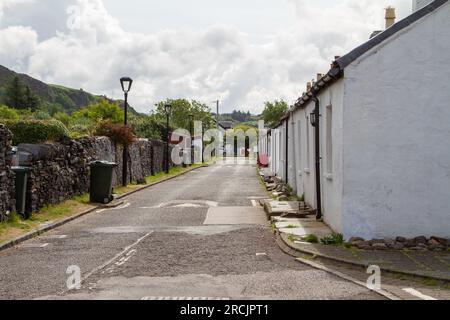 Rangée de chalets de travailleurs à Ellenabeich sur l'île de Seil, en Écosse Banque D'Images
