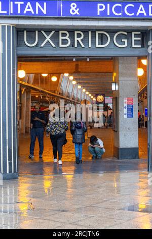 Uxbridge, Angleterre. 14 juillet 2023. Gare d'Uxbridge dans l'ancienne circonscription de Boris Johnson.Une élection partielle pour la circonscription parlementaire britannique d'Uxbridge et South Ruislip est prévue pour le 20 juillet 2023, suite à la démission de l'ancien Premier ministre Boris Johnson comme député le 12 juin.crédit : Horst Friedrichs/Alamy Live Banque D'Images