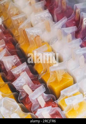 Crèmes glacées naturelles à base de fruits à 100% Banque D'Images
