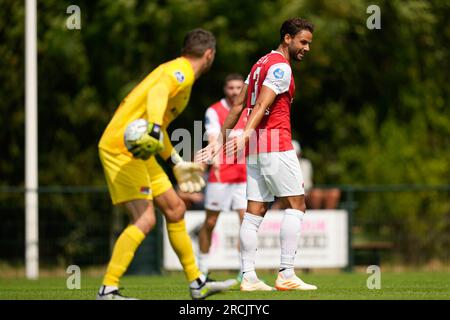 Dirkshorn, pays-Bas. 15 juillet 2023. DIRKSHORN, PAYS-BAS - JUILLET 15 : Vangelis Pavlidis de AZ Alkmaar fait des gestes lors du match amical de pré-saison entre AZ et Lech Poznan au V.V. Dirkshorn le 15 juillet 2023 à Dirkshorn, pays-Bas (photo de Patrick Goosen/Orange Pictures) crédit : Orange pics BV/Alamy Live News Banque D'Images