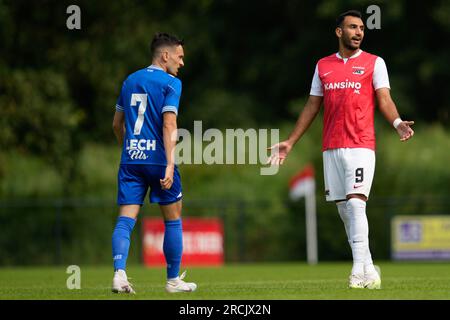 Dirkshorn, pays-Bas. 15 juillet 2023. DIRKSHORN, PAYS-BAS - JUILLET 15 : Vangelis Pavlidis de AZ Alkmaar fait des gestes lors du match amical de pré-saison entre AZ et Lech Poznan au V.V. Dirkshorn le 15 juillet 2023 à Dirkshorn, pays-Bas (photo de Patrick Goosen/Orange Pictures) crédit : Orange pics BV/Alamy Live News Banque D'Images