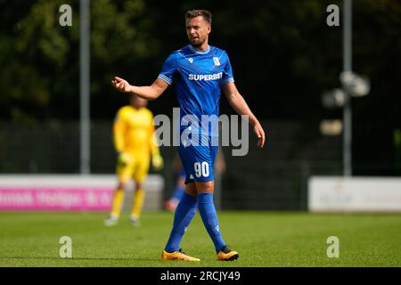 Dirkshorn, pays-Bas. 15 juillet 2023. DIRKSHORN, PAYS-BAS - JUILLET 15 : Artur Sobiech de Lech Poznan fait des gestes lors du match amical de pré-saison entre AZ et Lech Poznan au V.V. Dirkshorn le 15 juillet 2023 à Dirkshorn, pays-Bas (photo de Patrick Goosen/Orange Pictures) crédit : Orange pics BV/Alamy Live News Banque D'Images