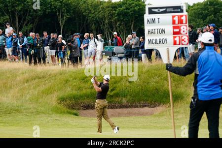 North Berwick, East Lothian, Écosse, Royaume-Uni. 15 juillet 2023. Rory McIlroy joue un tir d'approche vers le 8e green au Genesis Scottish Open au Renaissance Club à North Berwick. Iain Masterton/Alamy Live News Banque D'Images