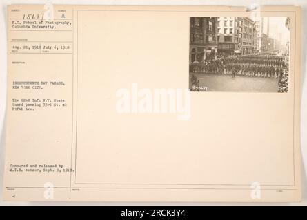 L'image représente le 22nd Infantry de la garde de l'État de New York marchant dans un défilé du jour de l'indépendance à New York. La photographie a été prise le 4 juillet 1918 et publiée après avoir été censurée par le censeur du M.I.B. le 9 septembre 1918. L'emplacement de la photo est 33rd Street et Fifth Avenue. Banque D'Images