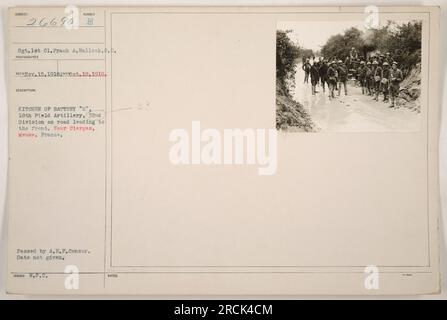 Sergent 1st Cl. Frank A.Wallock est photographié dans la cuisine de la batterie 'E' 18th Field Artillery, 32nd Division sur la route menant au front près de Cierges, Meuse, France. La photographie a été prise le 15 novembre 1918 et émise par l'A.R.F.Censor. La date à laquelle la photo a été prise n'est pas précisée. Banque D'Images