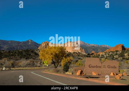 Formations rocheuses rouges dans le parc Garden of the Gods, Colorado Springs, États-Unis Banque D'Images