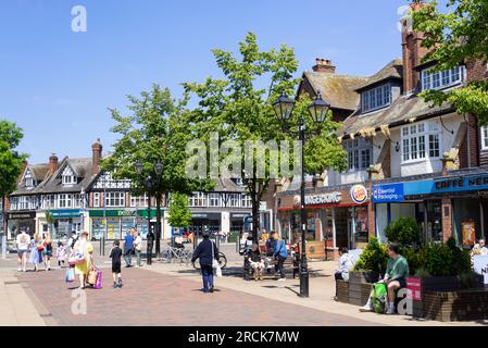 Centre-ville de Solihull shopping shopping et magasins sur la rue principale à Solihull High Street Solihull West Midlands Angleterre GB Europe Banque D'Images