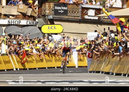 L'Espagnol Carlos Rodriguez d'Ineos Grenadiers franchit la ligne d'arrivée pour remporter la 14e étape du Tour de France cycliste, d'Annemasse à Morzine les portes du Soleil (151, 8 km), France, samedi 15 juillet 2023. Le Tour de France de cette année aura lieu du 01 au 23 juillet 2023. BELGA PHOTO DAVID PINTENS crédit : Belga News Agency/Alamy Live News Banque D'Images