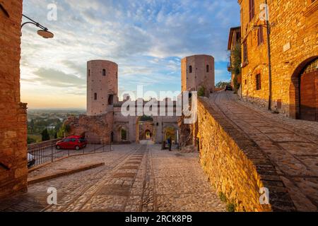 Torri di Properzio et Porta Venere, Spello, Pérouse, Ombrie, Italie Banque D'Images