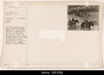 Le major général William G. Haan est vu en train de mener son dernier examen de la 158th Artillery Brigade. Il est accompagné du major général Hines, qui commande le 3e corps de la 3e armée, et du major général William Lassiter, qui est sur le point de prendre le commandement de la 32e Div La photographie a été prise à Longwy, Meurthe et Moselle, France, le 20 novembre 1918. Banque D'Images