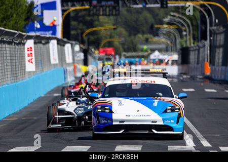 Rome, Italie. 15 juillet 2023. Rome, Italie. 15 juillet 2023. Voiture de sécurité lors de l'ePrix Hankook Rome 2023, 10e réunion du Championnat du monde ABB FIA Formula E 2022-23, sur le circuit Cittadino dell'EUR du 14 au 16 juillet 2023 à Rome, Italie - photo Julien Delfosse/DPPI crédit : DPPI Media/Alamy Live News crédit : DPPI Media/Alamy Live News Banque D'Images