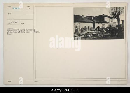 Troupes allemandes entrant dans la ville de Billy sous les cotes, France pendant la première Guerre mondiale Cette photographie, numéro 9-2 65878, a été prise par le photographe RECO le 5/12/19 et montre les forces allemandes prenant possession de la ville. L'image capture les activités militaires pendant la guerre. Banque D'Images