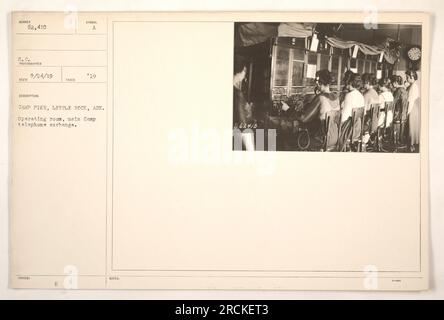 Salle d'opération au Camp Pike, Little Rock, Ark. Cette image montre le central téléphonique principal du camp, numéroté 62 410 S.C. La photographie capture la configuration et l'équipement présents dans la salle d'opération. La photo a été prise le 24 septembre 1919, au Camp Pike, Little Rock, Arkansas. Banque D'Images