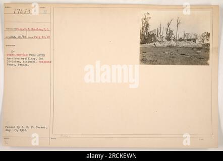 Les forces d'artillerie américaines de la 2e division terminent leurs activités sur le front de Soissons, en France pendant la première Guerre mondiale. La photographie, prise le 19 juillet 1918, montre un groupe de soldats en voie de terminer leurs engagements. L'image a été examinée et approuvée par le censeur de l'A.E.P. le 13 août 1918. Banque D'Images