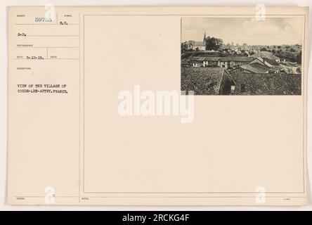 Vue sur le village de Coude-les-Autry en France pendant la première Guerre mondiale. La photographie, prise le 12 mai 1919, montre le village de loin. Elle a été prise par un photographe de l'US Army signal corps. L'image est marquée avec le symbole E.U. et a la description '59755 ÉMIS.' Banque D'Images