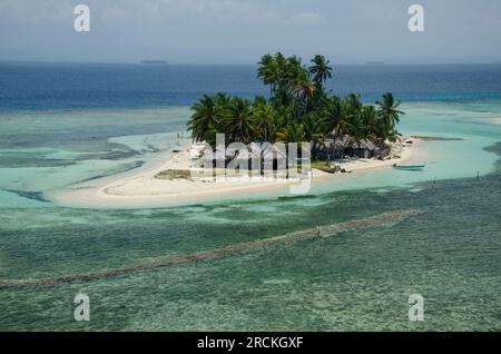 Vue aérienne d'une île tropicale, San Blas, Panama. - photo stock Banque D'Images