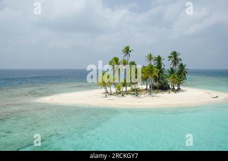 Vue aérienne d'une île tropicale, San Blas, Panama. - photo stock Banque D'Images