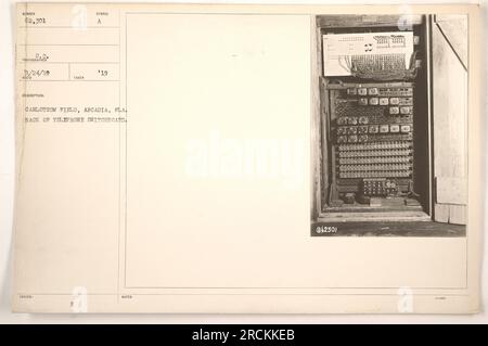 Vue arrière du tableau téléphonique numéro 62 301 au Carlstrom Field à Arcadia, Floride. La photographie a été prise le 24 septembre 1919. Le standard téléphonique a probablement été utilisé à des fins de communication pendant les activités militaires. Banque D'Images