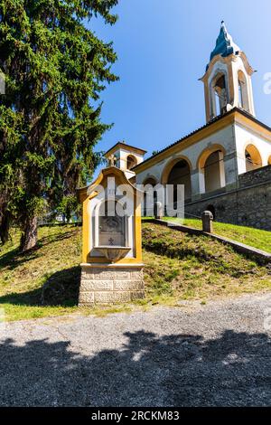 Italie Veneto Vidor - le chemin vers le monument commémoratif de guerre et chapelle de notre-Dame de la tristesse - chemin de la Croix Banque D'Images