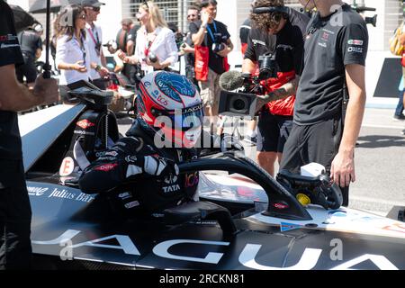 Rome, Italie 15 2023 juillet – Formule E Hankook Rome E-Prix, course 1. Mitch Evans (9) (NZL) Jaguar TCS Racing Team, vainqueur de la course, dans la grille de départ avant la course. Crédit photo : Fabio Pagani/Alamy Live News Banque D'Images