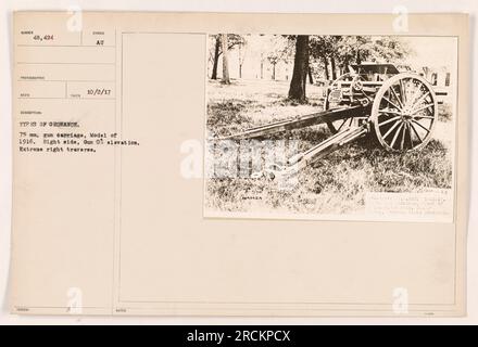 1916 : cette photographie montre un chariot de canon de 75 mm, modèle de 1916, avec le canon dans la position d'élévation de 0% et la traverse extrême droite. Ce type de porte-canon a été utilisé pendant la première Guerre mondiale par l'armée américaine. La photographie a été prise le 2 octobre 1917. Banque D'Images