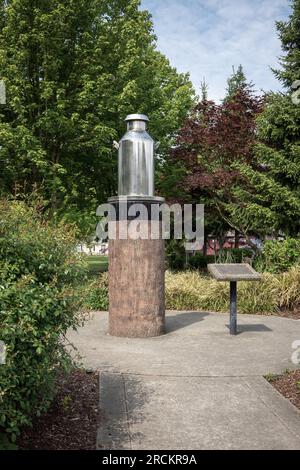 Arlington WA USA 24 mai 2023 : Arlington alors et maintenant Centennial Time Capsual dans Legion Park Banque D'Images