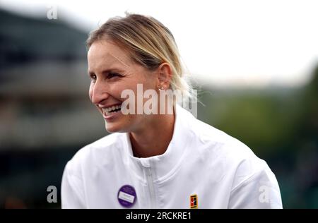 Marketa Vondrousova dans la zone mixte, suite à sa victoire en finale du simple féminin contre ONS Jabeur le 13e jour des Championnats de Wimbledon 2023 au All England Lawn tennis and Croquet Club à Wimbledon. Date de la photo : Samedi 15 juillet 2023. Banque D'Images