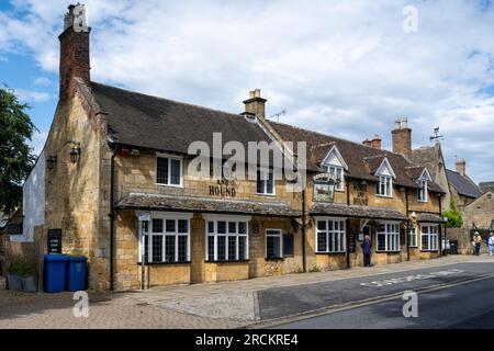 The Horse and Hound public House, High Street, Broadway, Worcestershire, Angleterre, ROYAUME-UNI Banque D'Images