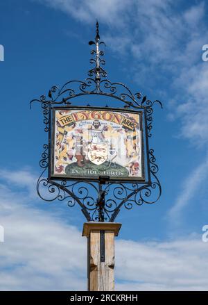 Enseigne traditionnelle de pub suspendue à la maison publique Lygon Arms, High Street, Broadway, Cotswolds, Worcestershire, Angleterre, Royaume-Uni Banque D'Images
