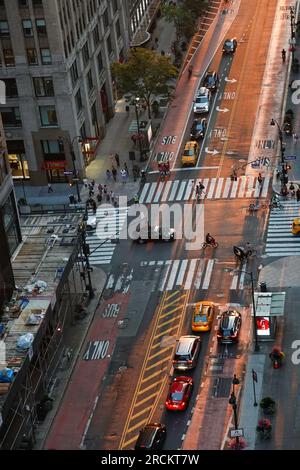 Scène de la 34e rue depuis le ciel dans le quartier de Murray Hill, New York City, USA 2023 Banque D'Images