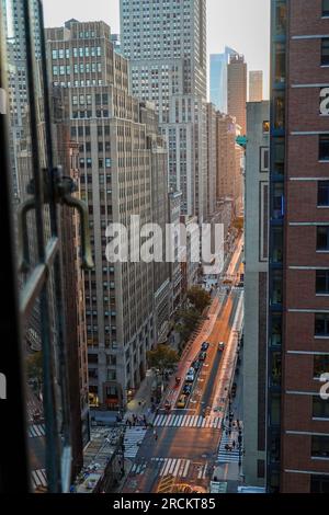 Scène de la 34e rue depuis le ciel dans le quartier de Murray Hill, New York City, USA 2023 Banque D'Images