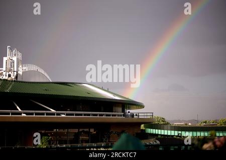Marketa Vondrousova dans la zone mixte, suite à sa victoire en finale du simple féminin contre ONS Jabeur le 13e jour des Championnats de Wimbledon 2023 au All England Lawn tennis and Croquet Club à Wimbledon. Date de la photo : Samedi 15 juillet 2023. Banque D'Images