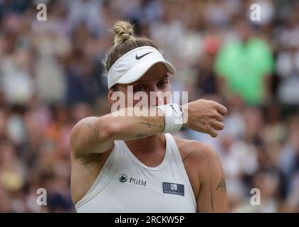 15 juillet 2023 ; All England Lawn tennis and Croquet Club, Londres, Angleterre : tournoi de tennis de Wimbledon ; Marketa Vondrousova (CZE) Banque D'Images