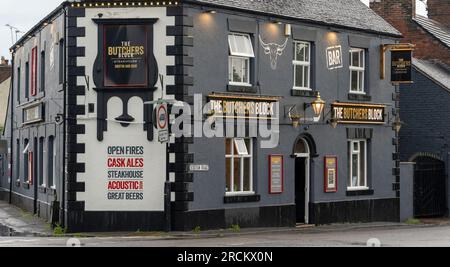 The Butchers Block - restaurant et maison publique, Station Road, Stone, Staffordshire, Angleterre, ROYAUME-UNI Banque D'Images