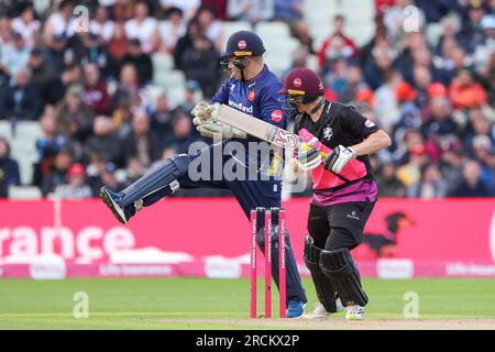 Birmingham, Royaume-Uni. 15 juillet 2023. Michael Pepper et Tom Kohler-Cadmore de Somerset en action lors de la finale Vitality T20 Blast entre Essex Eagles et Somerset au Edgbaston Cricket Ground, Birmingham, Angleterre le 15 juillet 2023. Photo de Stuart Leggett. Usage éditorial uniquement, licence requise pour un usage commercial. Aucune utilisation dans les Paris, les jeux ou les publications d'un seul club/ligue/joueur. Crédit : UK Sports pics Ltd/Alamy Live News Banque D'Images