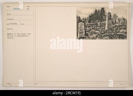 Tombes de soldats allemands à Béthenville, France. Sunser G-2 a photographié cette scène le 12 mai 1919. Numéro de description 59985. Cette image montre le dernier lieu de repos des héros de l'armée allemande. La photo montre deux drapeaux symboliques de l'UE et l'horodatage indique qu'il a été pris à 3:3 heures 3-1400. Banque D'Images