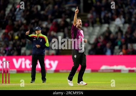 Lewis Gregory de Somerset célèbre après avoir pris le guichet de Simon Harmer de l'Essex (non photographié) lors du match final Vitality Blast T20 à Edgbaston, Birmingham. Date de la photo : Samedi 15 juillet 2023. Banque D'Images