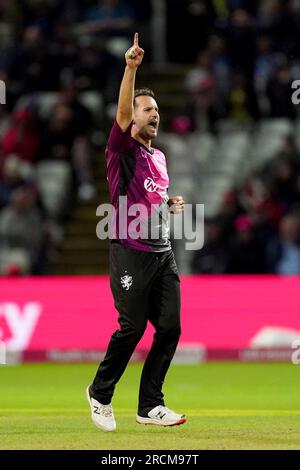 Lewis Gregory de Somerset célèbre après avoir pris le guichet de Simon Harmer de l'Essex (non photographié) lors du match final Vitality Blast T20 à Edgbaston, Birmingham. Date de la photo : Samedi 15 juillet 2023. Banque D'Images