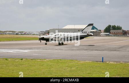 Un petit jet sur la piste de Blackpool Aerodrome, Blackpool, Lancashire, Royaume-Uni, Europe Banque D'Images