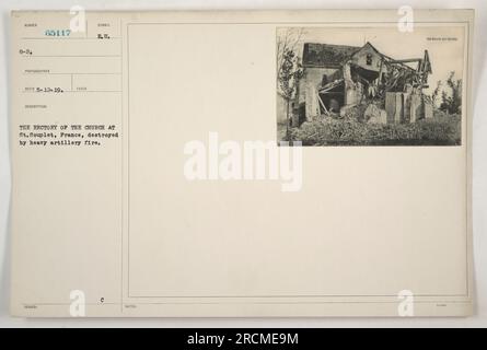 Légende : « le presbytère de l'église de St. Souplet, France, détruit par des tirs d'artillerie lourde pendant la première Guerre mondiale. Photographie prise le 12 mai 1919. (Source : Reco, photographe Sumber 7-2 65117). Les restes de l'église peuvent être vus en arrière-plan.' Banque D'Images